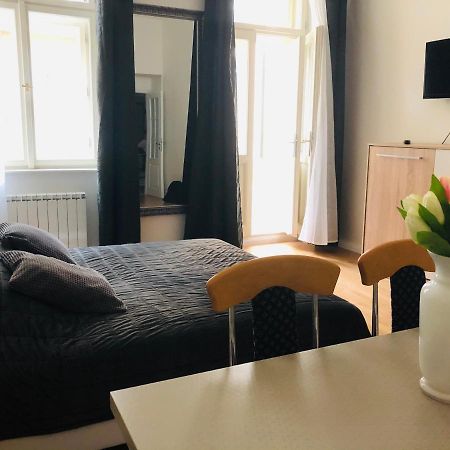 Modern Cozy Apartment In Central Praha Eksteriør bilde